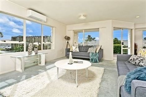 Photo of property in 2 Owl Court, Unsworth Heights, Auckland, 0632