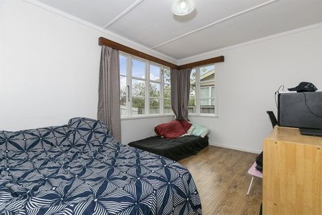 Photo of property in 3154 Great North Road, New Lynn, Auckland, 0600