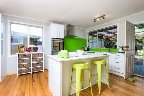 Photo of property in 27 Lowtherhurst Road, Massey, Auckland, 0614