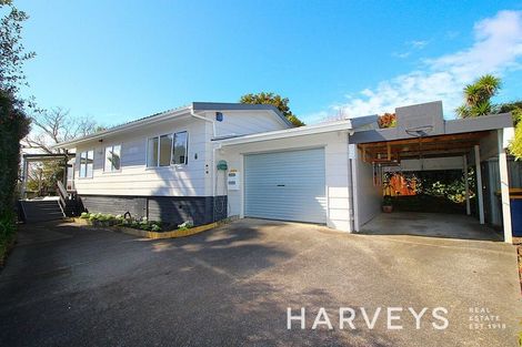 Photo of property in 5 Porter Avenue, Te Atatu South, Auckland, 0610