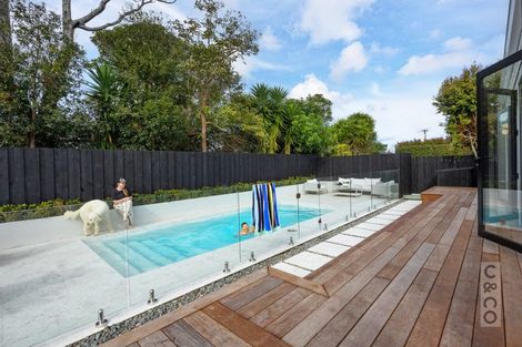 Photo of property in 15 Edward Street, Riverhead, 0820