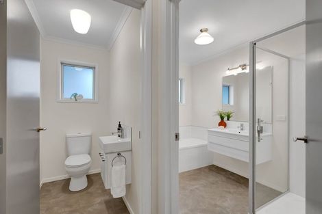 Photo of property in 6 Saint Andrews Parkway, Waiwhakaiho, New Plymouth, 4312