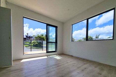 Photo of property in 11 Kayle Glen, West Harbour, Auckland, 0618