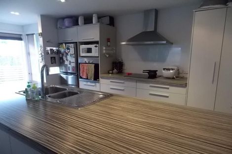 Photo of property in 11a Pinkerton Grove, Newlands, Wellington, 6037