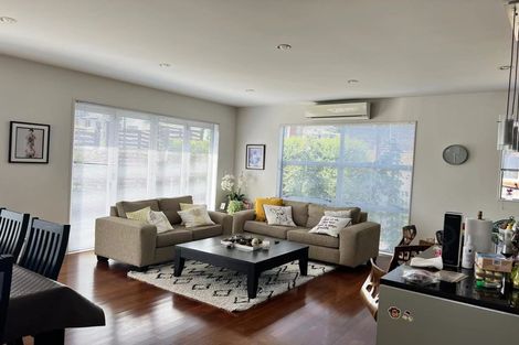 Photo of property in 3 Keating Rise, Northcross, Auckland, 0632