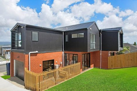 Photo of property in 6/233 Great North Road, Henderson, Auckland, 0612