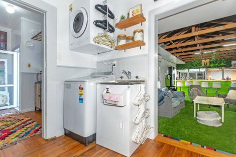 Photo of property in 2 Carnarvon Street, Gisborne, 4010