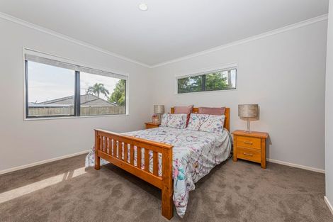 Photo of property in 12 Reybert Place, Massey, Auckland, 0614