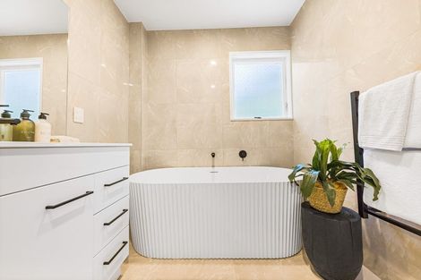 Photo of property in 35 Mcdowell Crescent, Hillcrest, Auckland, 0627