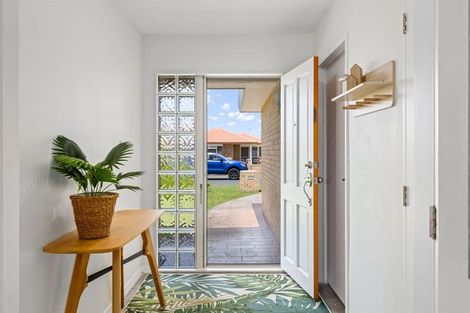 Photo of property in 88 Lakeside Drive, Orewa, 0931