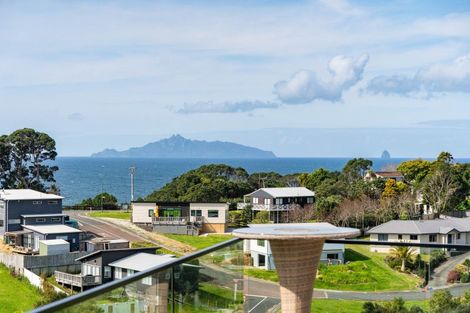 Photo of property in 13 Starlight Place, Langs Beach, 0582