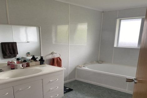 Photo of property in 110 Taylor Terrace, Tawa, Wellington, 5028