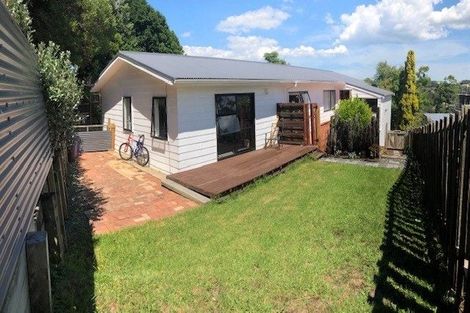 Photo of property in 29 Deverell Place, Northcross, Auckland, 0632