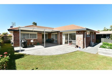 Photo of property in 110 Lakeside Drive, Orewa, 0931