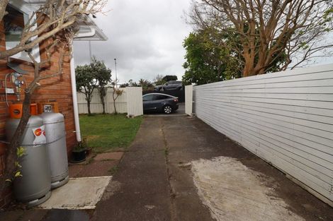 Photo of property in 2/95 Pakuranga Road, Pakuranga, Auckland, 2010