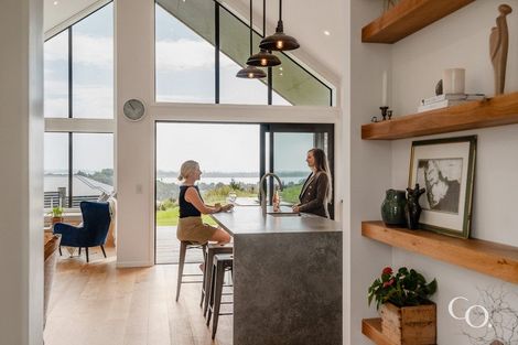 Photo of property in 42 Te Auhi Way, Welcome Bay, Tauranga, 3112