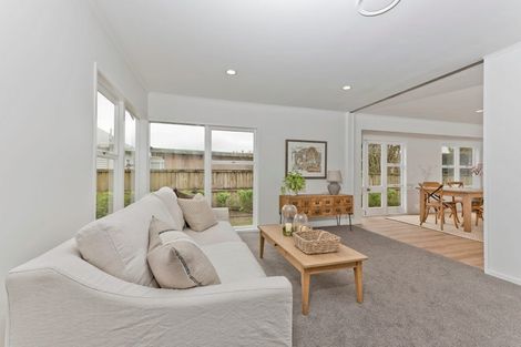 Photo of property in 51 Cambridge Road, Riverhead, 0820