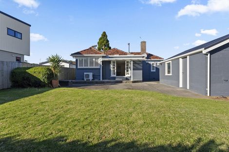Photo of property in 35 Upjohn Street, Brooklands, New Plymouth, 4310
