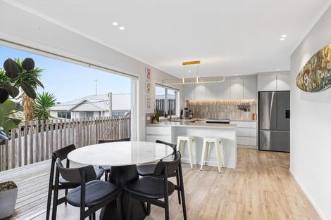 Photo of property in 2/28 Bay Street, Red Beach, 0932