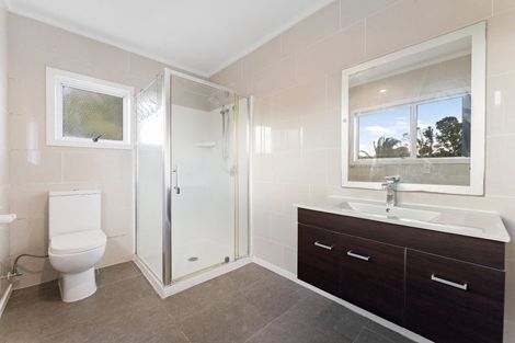 Photo of property in 4/304 Great North Road, Henderson, Auckland, 0612