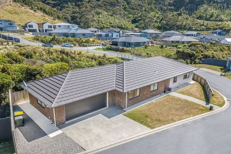 Photo of property in 8 Hull Place, Whitby, Porirua, 5024