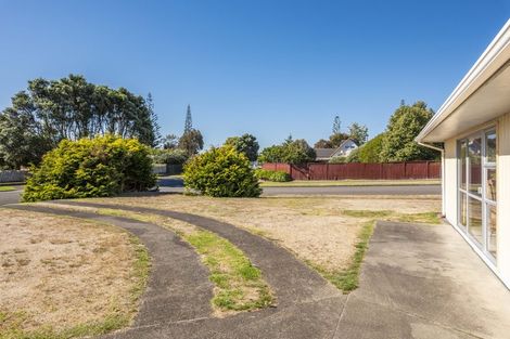 Photo of property in 50 Queens Road, Waikanae Beach, Waikanae, 5036