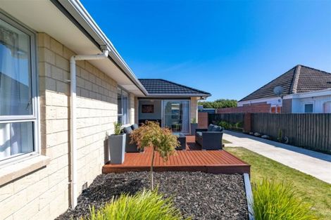Photo of property in 32 Inwoods Road, Parklands, Christchurch, 8083