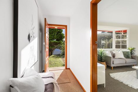 Photo of property in 17 Cardiff Crescent, Cannons Creek, Porirua, 5024