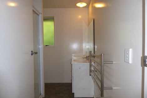 Photo of property in 198 Newlands Road, Newlands, Wellington, 6037