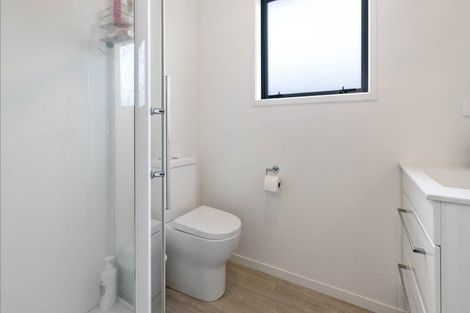 Photo of property in 14 Peachgrove Road, Te Atatu Peninsula, Auckland, 0610