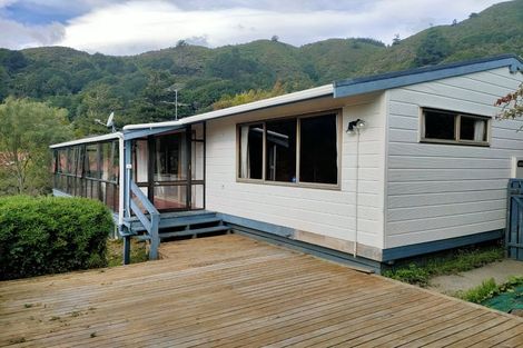 Photo of property in 10 Kerkwall Drive, Naenae, Lower Hutt, 5011