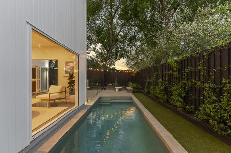 Photo of property in 35a Sullivan Avenue, Mangere Bridge, Auckland, 2022