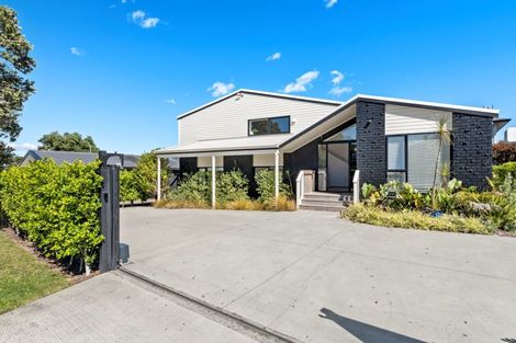 Photo of property in 1 Alexander Place, Papamoa Beach, Papamoa, 3118