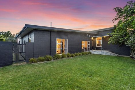 Photo of property in 1 Dunrobin Place, Avonhead, Christchurch, 8042