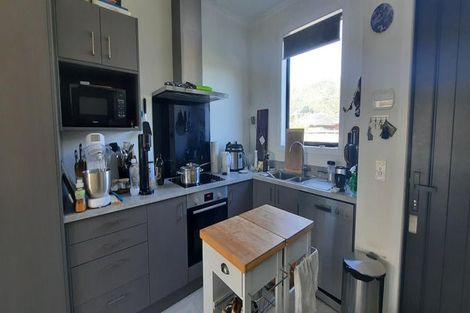 Photo of property in 14 Kauamo Close, Waiwhetu, Lower Hutt, 5010