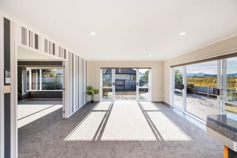 Photo of property in 20 Johnstone Drive, Fitzherbert, Palmerston North, 4410