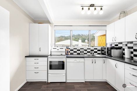Photo of property in 37 Raukawa Street, Stokes Valley, Lower Hutt, 5019