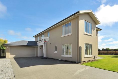 Photo of property in 35 Mataroa Place, Parklands, Christchurch, 8083