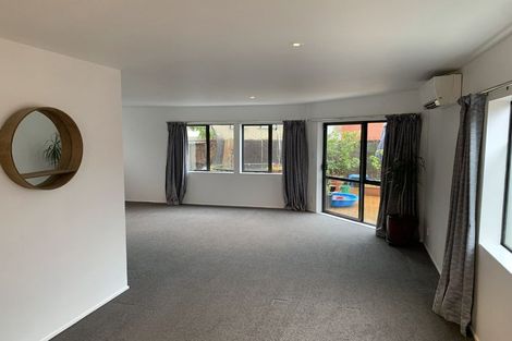 Photo of property in 37 Fields Parade, Oteha, Auckland, 0632