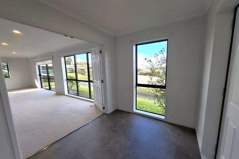 Photo of property in 27 Killygordon Place, Massey, Auckland, 0614