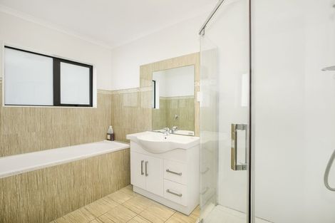 Photo of property in 125 Keri Vista Rise, Papakura, 2110