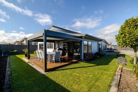 Photo of property in 25 Chestnut Close, Kelvin Grove, Palmerston North, 4414