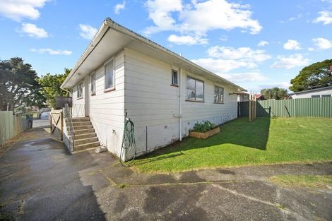 Photo of property in 15 Carbery Place, Manurewa, Auckland, 2102