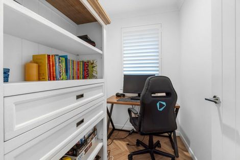 Photo of property in 16 Benjamin Place, Clevedon, Papakura, 2582