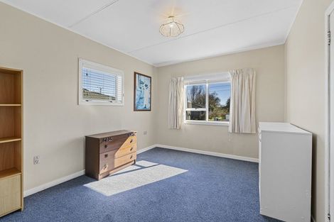 Photo of property in 2 Turakina Street, Merrilands, New Plymouth, 4312