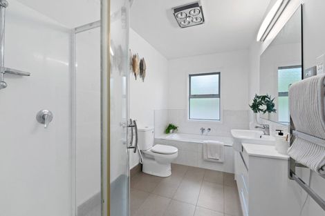 Photo of property in 32d Robinson Avenue, Holdens Bay, Rotorua, 3010