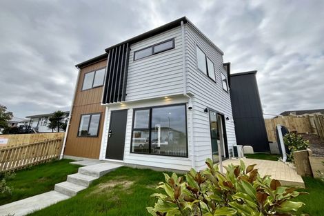 Photo of property in 12a Massine Place, Randwick Park, Auckland, 2105