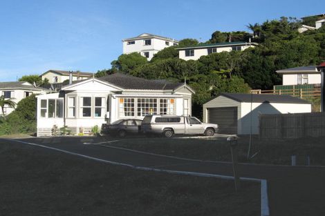 Photo of property in 74 Salford Street, Newlands, Wellington, 6037