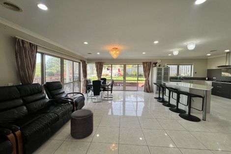 Photo of property in 26 Tamworth Crescent, Newlands, Wellington, 6037