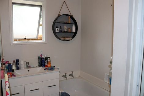 Photo of property in 2/199 Henderson Valley Road, Henderson, Auckland, 0612